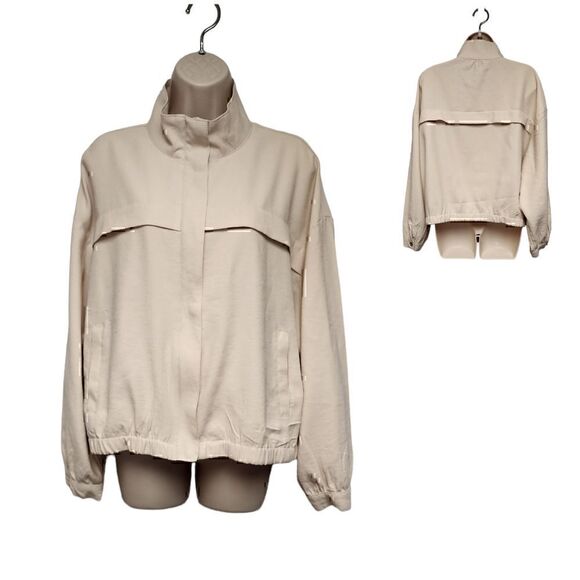 Nine West Draped Bomber Jacket
Beige Size XL - Picture 2 of 9